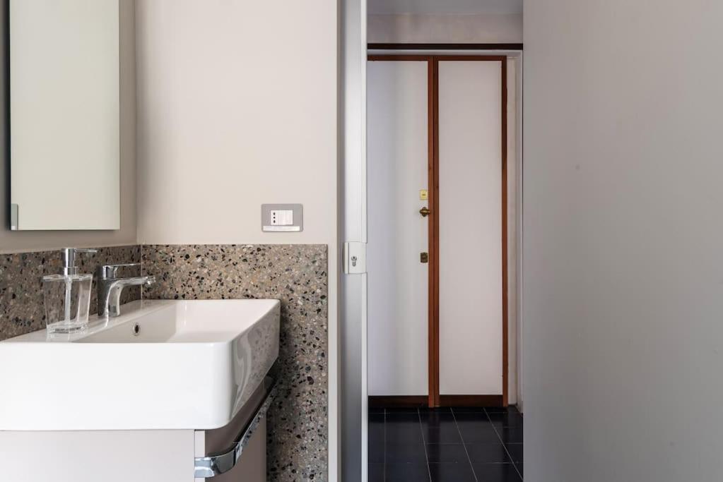 Casa Dina - Monolocale Washington De Angeli * Milan